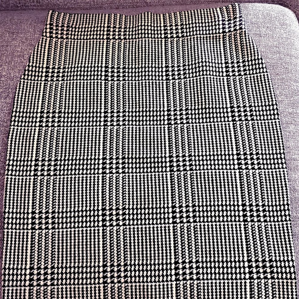 NWOT Chaps Houndstooth Skirt (Size MEDIUM)